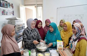 Ibu Dian Nasabah PNM Lampung yang Menggerakkan Perempuan untuk Berani Berdaya