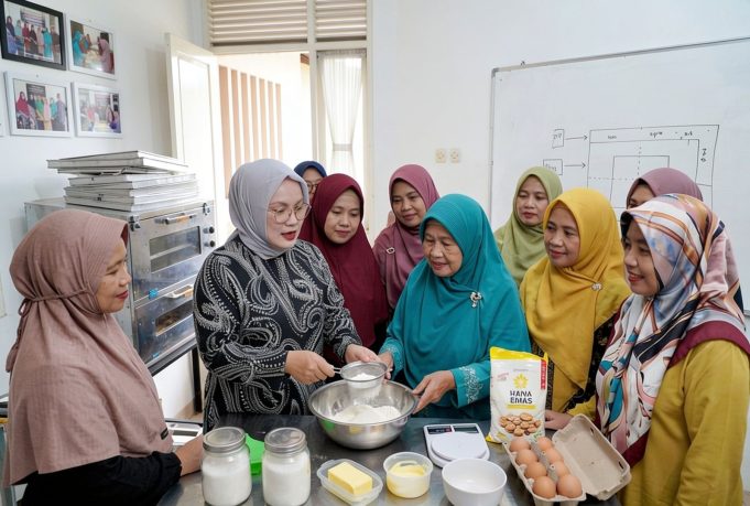 Ibu Dian Nasabah PNM Lampung yang Menggerakkan Perempuan untuk Berani Berdaya