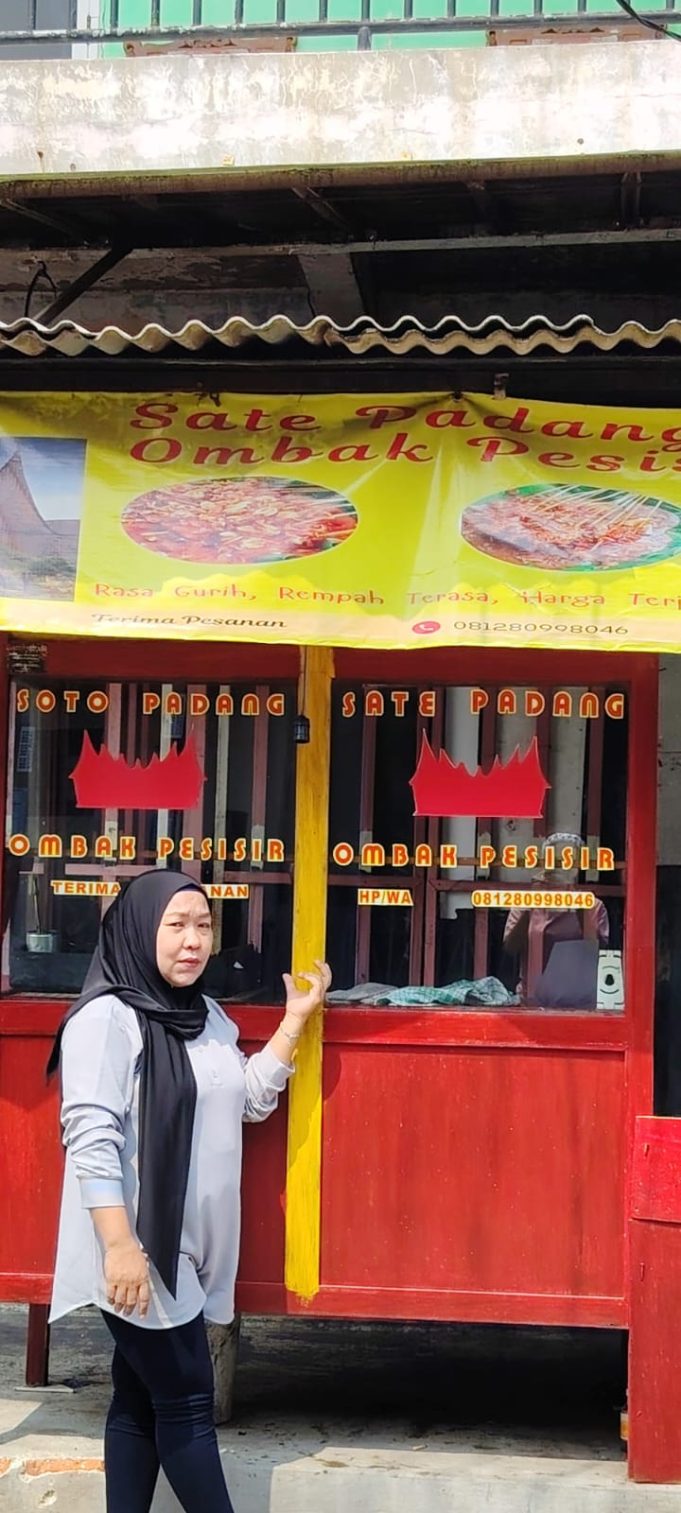 Ada Mimpi dan Asa Dibalik Kepulan Asap Sate Padang Uni Efnida