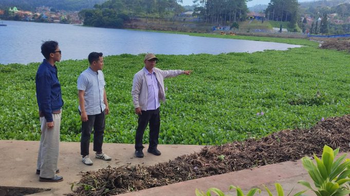 Camat Deny Libatkan Unpad Untuk Tangani Eceng Gondok Waduk Darma