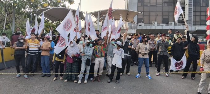 Dugaan Alih Fungsi RTH Taman Potret, Almamater Lima Kembali Gelar Aksi Demo di Kawasan Komersial Skandinavia Tangerang