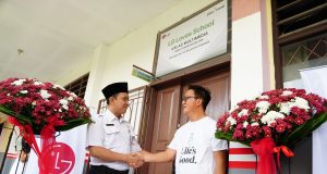 Tingkatkan Kualitas Pendidikan, LG Serahkan 27 Monitor dan Tiga AC ke SMKN 2 Tangsel Lewat Program LG Loves School