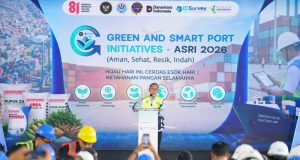 MENKO PANGAN ANUGERAHKAN PENGHARGAAN PELABUHAN TERBAIK NASIONAL KEPADA PETROKIMIA GRESIK