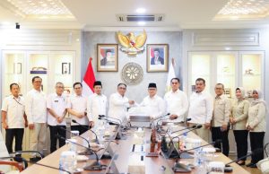 Melalui BAZNAS, KP2MI Serahkan Bantuan Rp100 Juta untuk Masyarakat