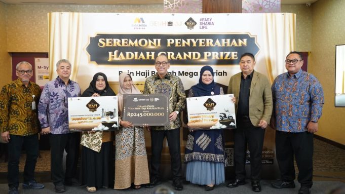 Apresiasi Bank Mega Syariah, Serahkan Grand Prize Voucher Haji Khusus Senilai Rp245 Juta