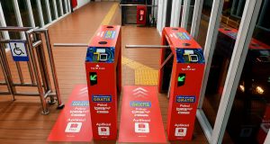 Naik TransJakarta dan KRL Gratis Pakai QRIS Tap ShopeePay