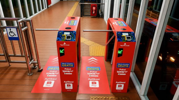 Naik TransJakarta dan KRL Gratis Pakai QRIS Tap ShopeePay