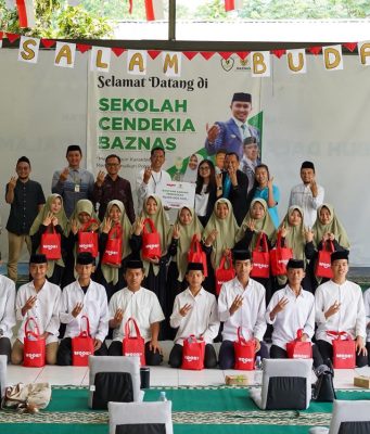 Wook Global Technology Salurkan 531 Paket Perlengkapan Belajar