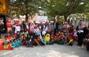 Peduli Pendidikan, Wook Global Technology Salurkan Bantuan ATK untuk 735 Siswa Muara Gembong