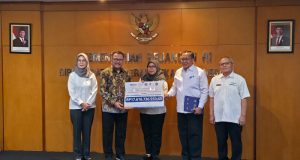 Pimpin Konsorsium ABMN, Asuransi Jasindo Serahkan Klaim Rp 17,6 Miliar kepada Kementerian Agama