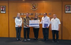 Pimpin Konsorsium ABMN, Asuransi Jasindo Serahkan Klaim Rp 17,6 Miliar kepada Kementerian Agama