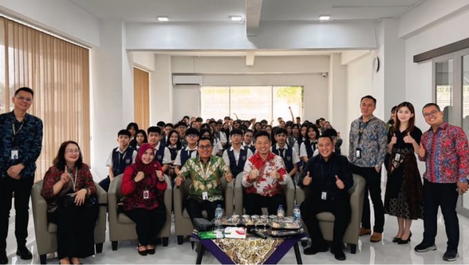 Dorong Generasi Muda Lebih Cerdas Finansial, Danamon Gelar Literasi Keuangan dan Revitalisasi Perpustakaan di Jambi