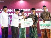 BAZNAS RI Bersama Menko PM Salurkan Bantuan Zmart, BUMi, dan Santripreneur di Gresik