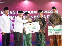 BAZNAS RI Bersama Menko PM Salurkan Bantuan Zmart, BUMi, dan Santripreneur di Gresik