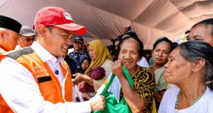 BAZNAS RI Salurkan Bantuan Paket Logistik Keluarga bagi Penyintas Gempa di NTT