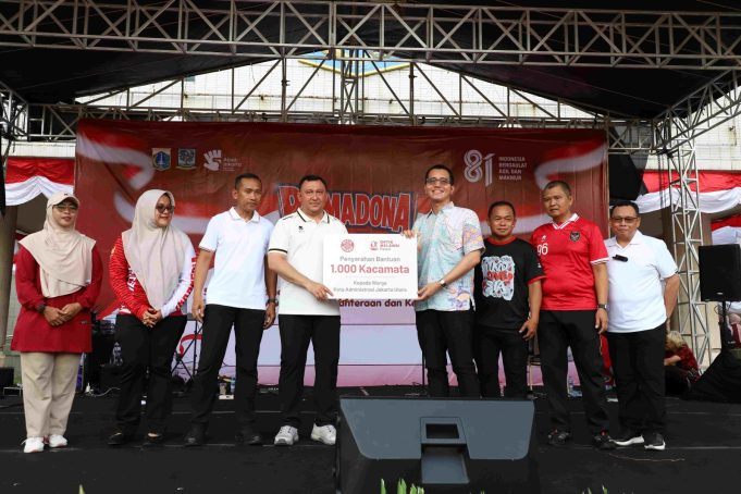 Rayakan HUT RI ke-81, Optik Melawai Donasikan 1000 Kacamata di Jakarta Utara