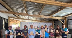 IDSurvey-KAI-Pelindo Perkuat Ekonomi Warga Cikandang Lewat Kerajinan Bambu