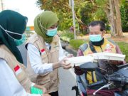BAZNAS RI Bagikan Makanan Siap Saji bagi Pekerja Rentan Terdampak Abu Vulkanik di Jakarta