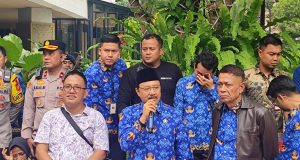 Ratusan Massa KWJK Gelar Demo di Kemensos RI Minta Data Desil Segera Diperbaiki